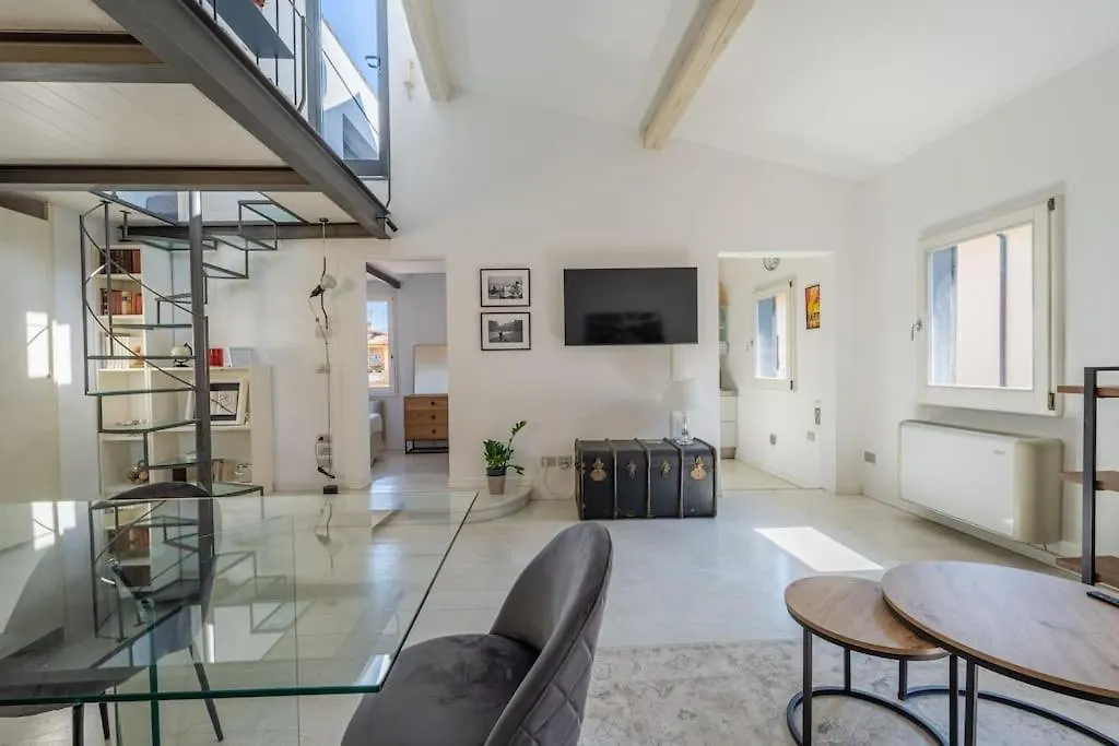 Lion 32 Apartment Florence Italy