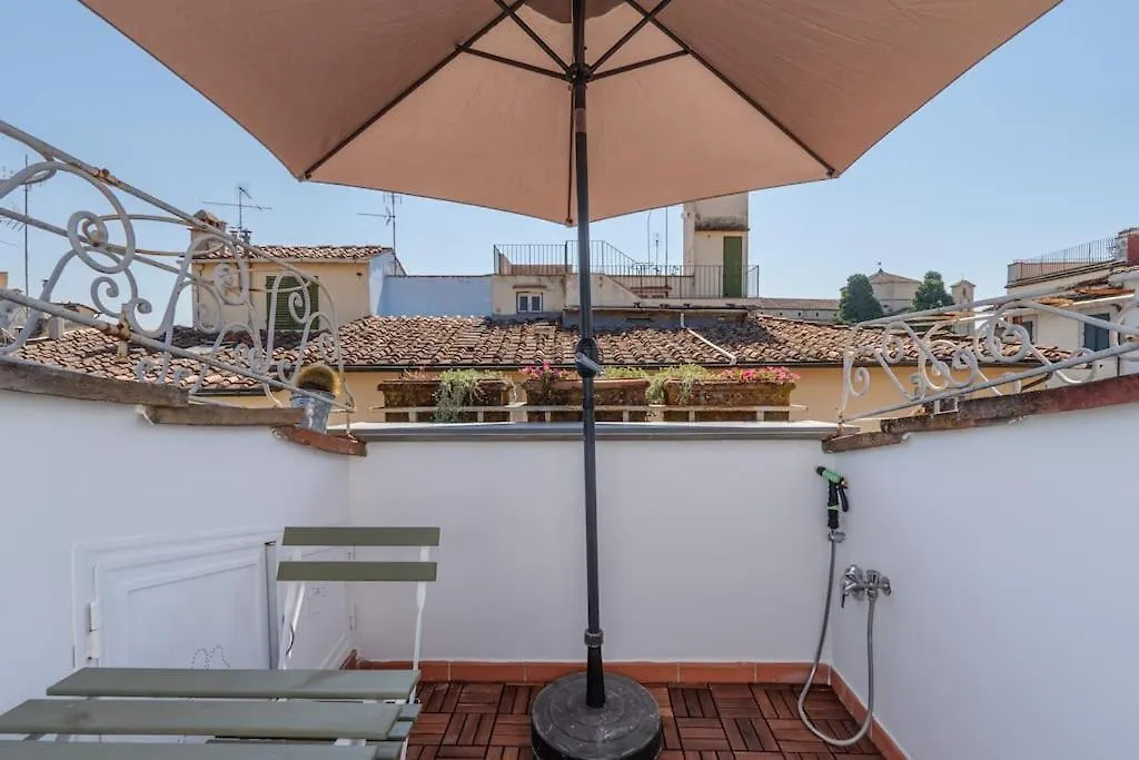 Lion 32 Apartment Florence Italy