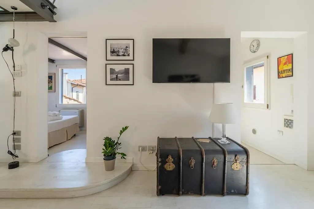 Lion 32 Apartment Florence