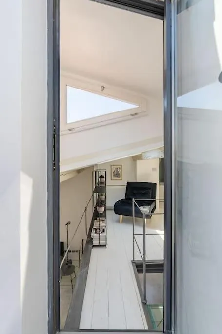 Lion 32 Apartment Florence Italy