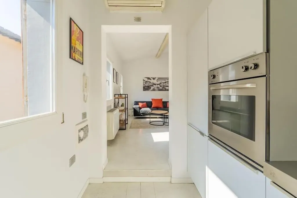 Lion 32 Apartment Florence Italy